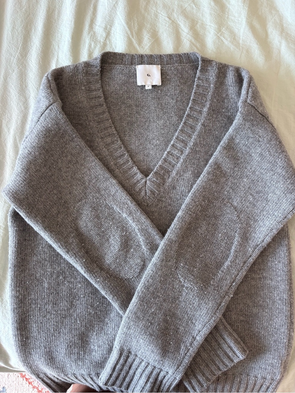Gwyn Elio V-Neck Sweater - Grey